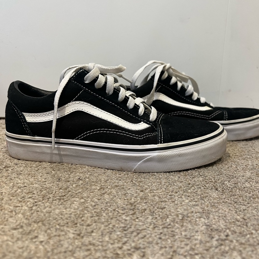 Vans || Old Skool tennis shoes